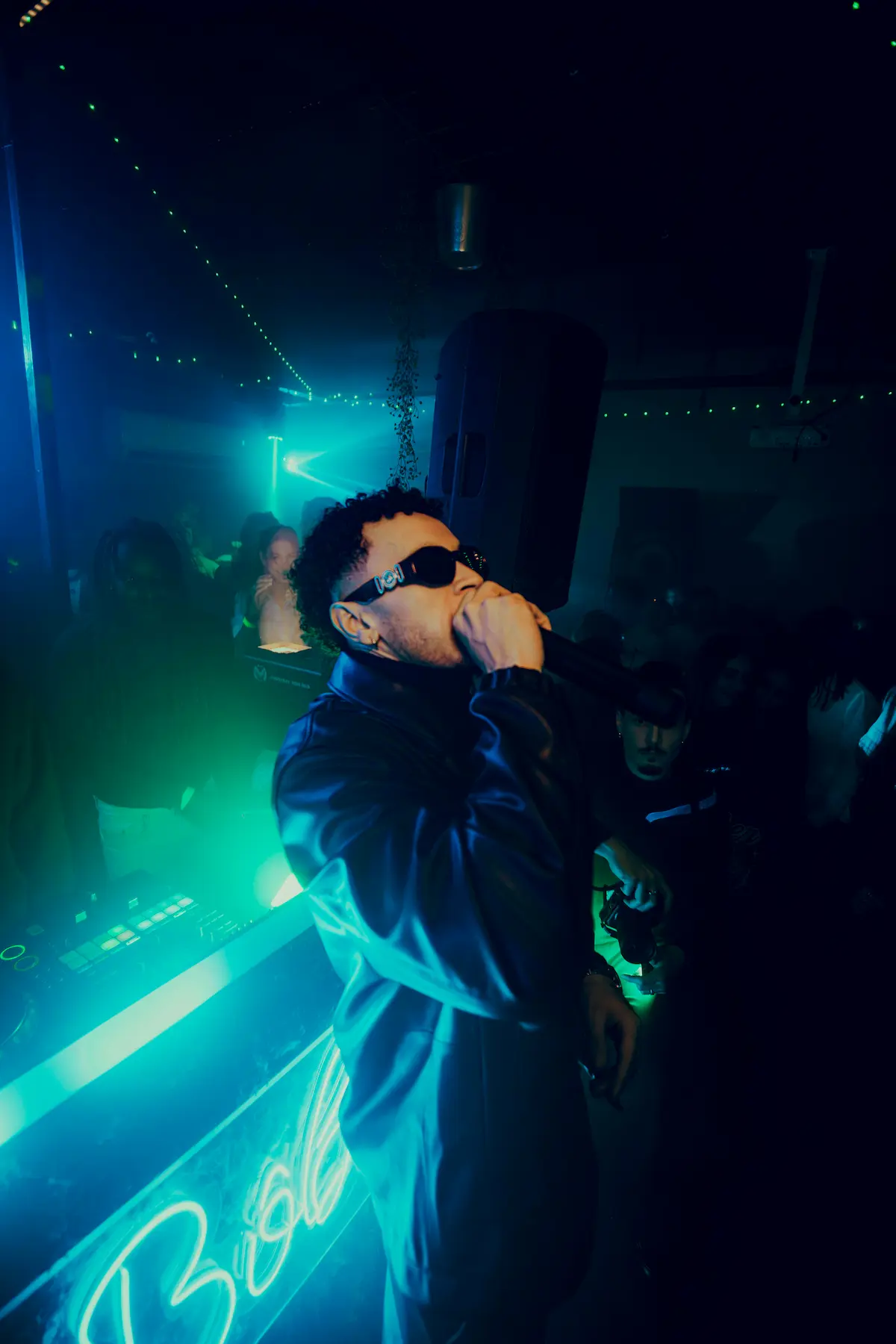 MADA - Portrait Neon